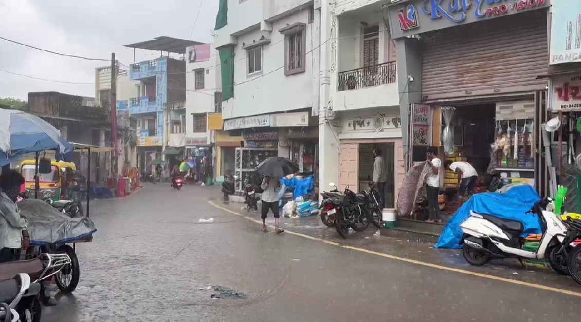 વડોદરાના સાવલીમાં મેઘરાજાની ધમાકેદાર વરસાદી બેટિંગ