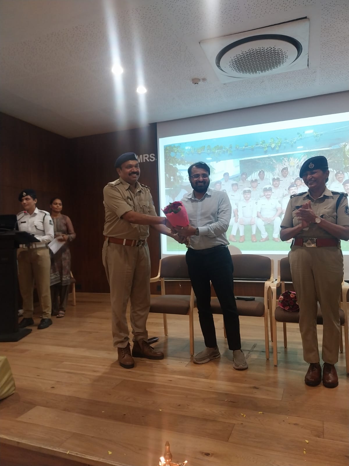 ટ્રાફિક વિભાગના અધિકારીઓ માટેનો સેવાનિવૃત્તિ સન્માન સમારોહ