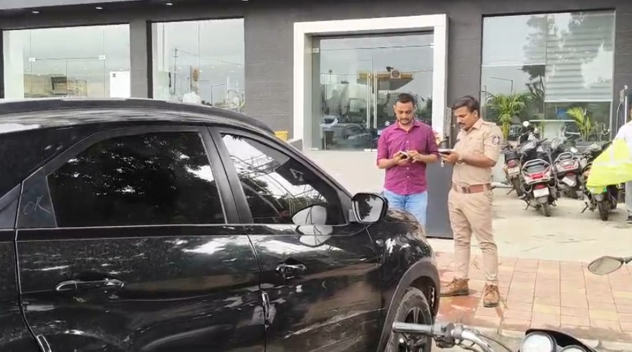 ધોળે દિવસે દારૂ પીને ગાડી ચલાવીને અન્ય લોકોના જીવ પણ મુશ્કેલીમાં  મુકાય છે 