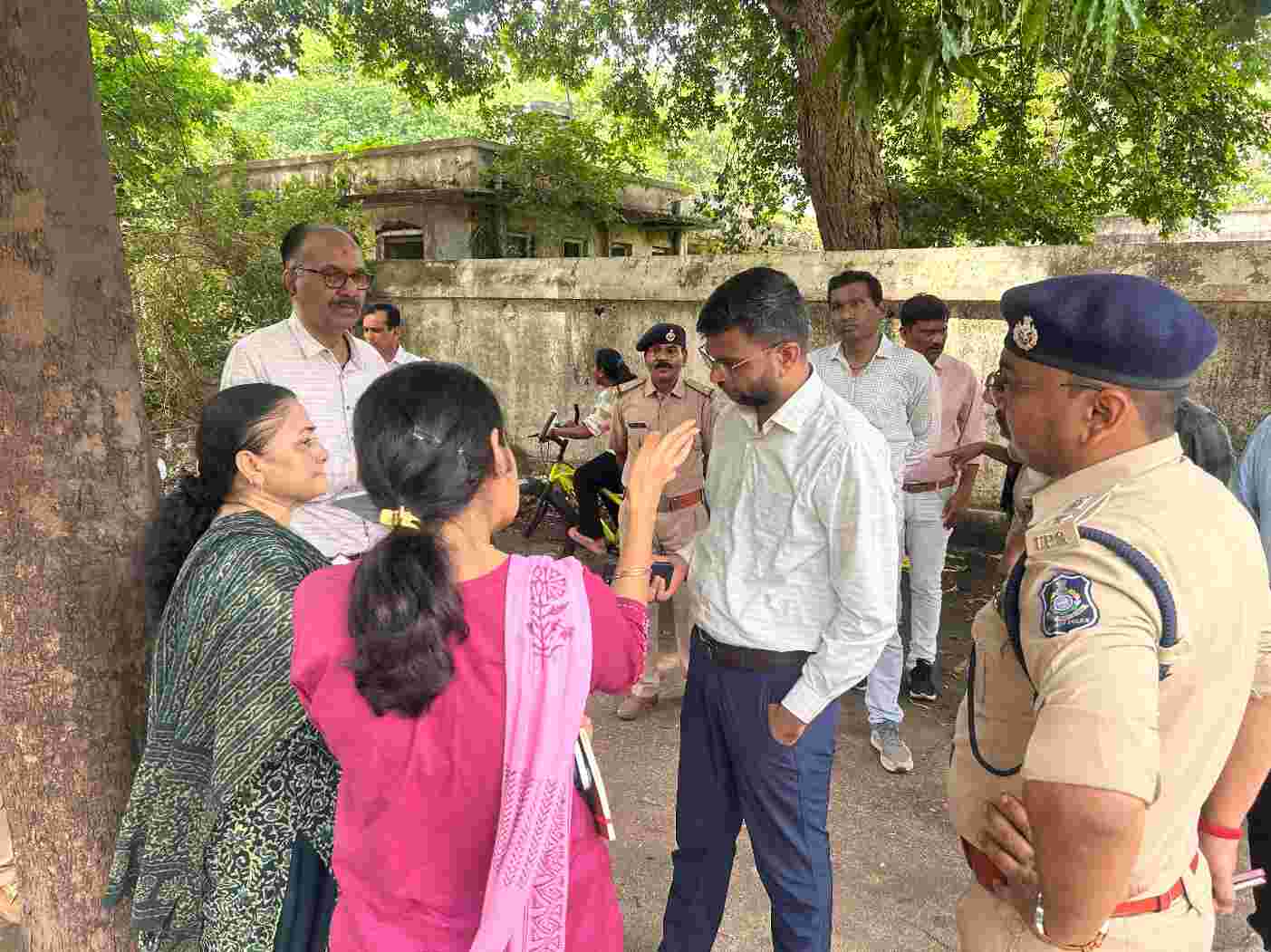 પાદરા સામૂહિક આરોગ્ય કેન્દ્ર ખાતે હતભાગીના પરિવારો માટે જરૂરી વ્યવસ્થા કરવામાં આવી