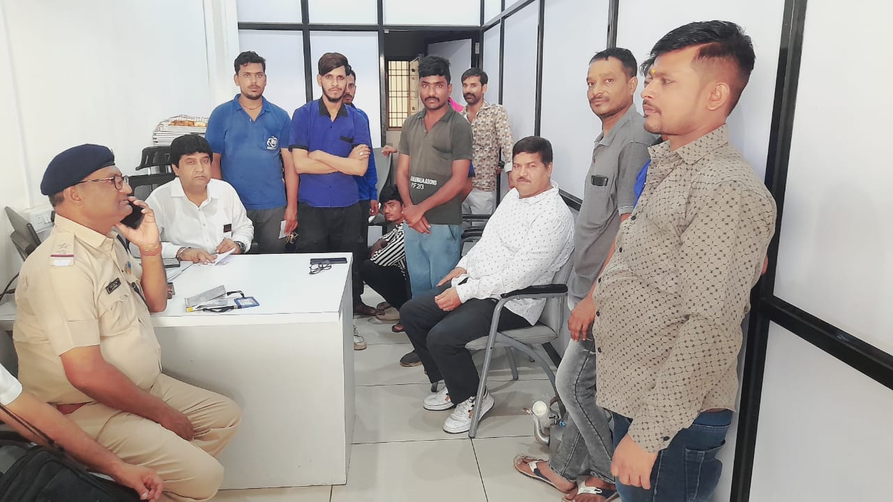 વડોદરા મંડળમાં અનઅધિકૃત વેન્ડરો વિરુદ્ધ વિશેષ અભિયાન