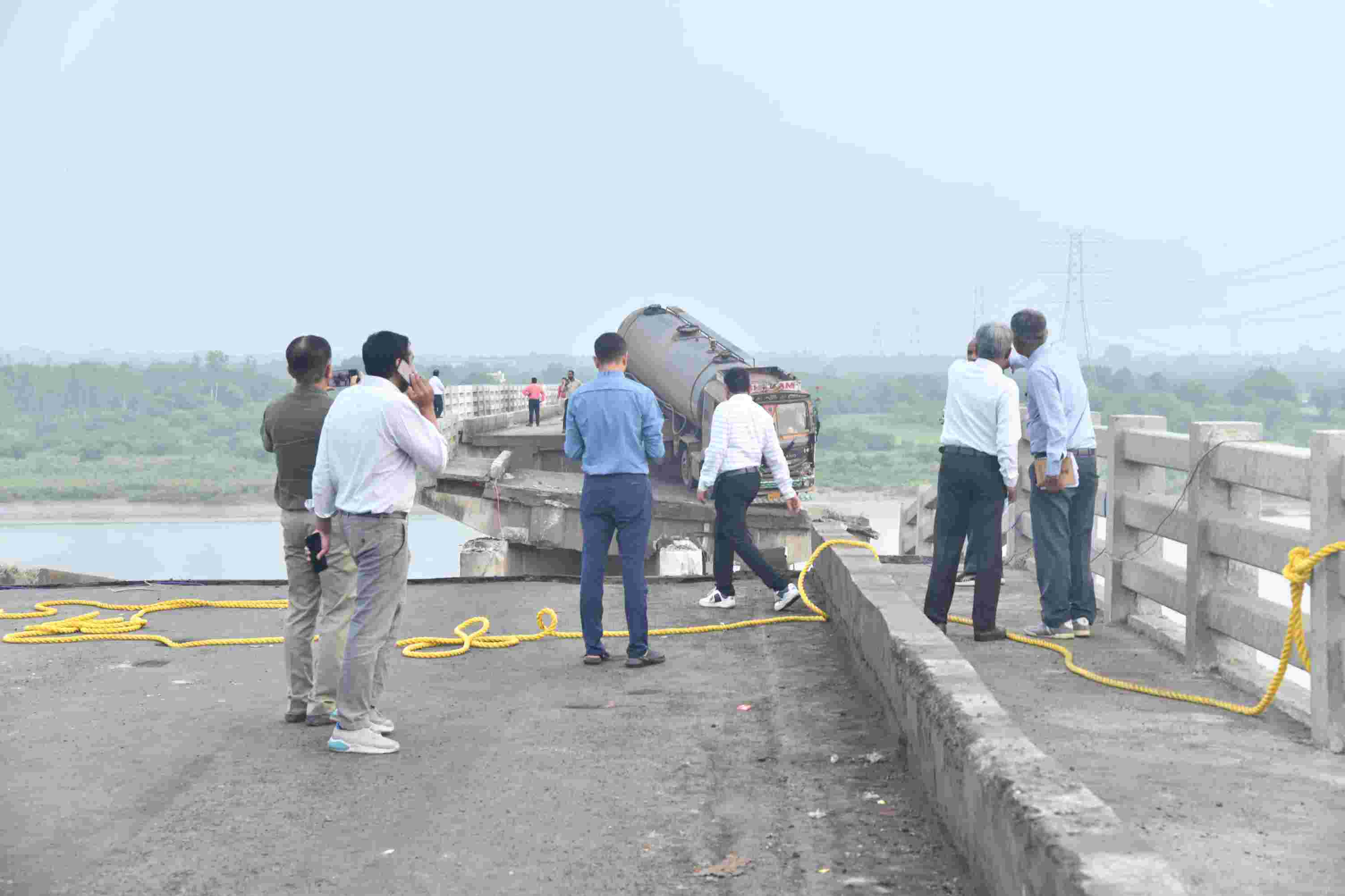 વડોદરા બ્રિજ દુર્ઘટના : વહેલી સવારથી જ શરૂ કરાઇ શોધખોળ 