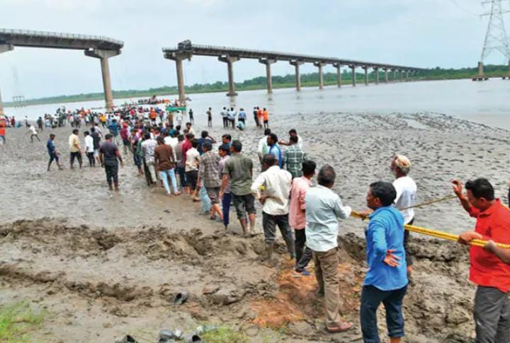 આણંદ અને વડોદરાના ૪ હજાર યુવાનો બચાવ કામગીરીમાં જોડાયા 