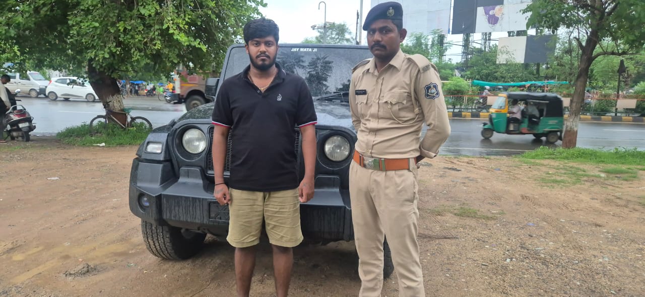 રક્ષિત ચોરસિયાના પિતરાઈ ભાઈએ કારમાં સ્ટંટ કરતી રીલ કરી હતી પોસ્ટ