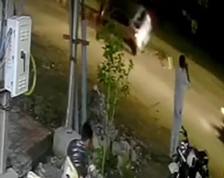 ખિસકોલી સર્કલ પાસે 10 જુલાઈની મોડી રાત્રે એક કાર પલટી