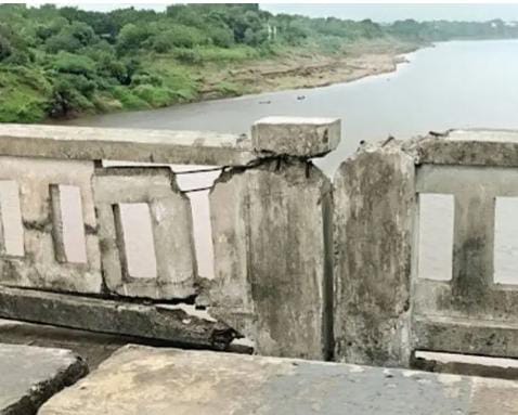 વડોદરા- નાંદોદ તાલુકાને જોડતો પોઇચાનો રંગ સેતુ બ્રિજ ભારદારી  વાહનો માટે બંધ