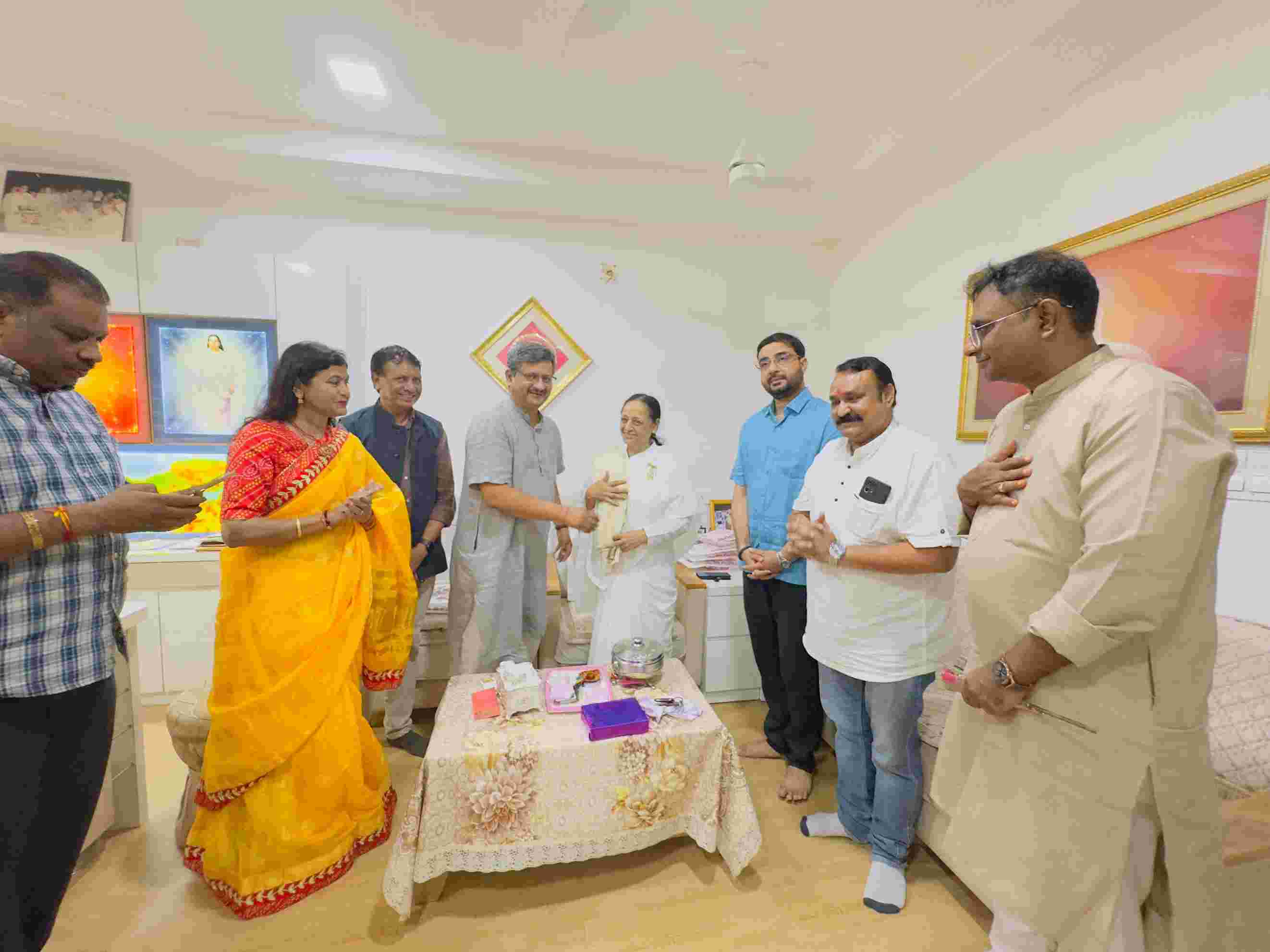 બ્રહ્મા કુમારીઝ અટલાદરા ખાતે સતગુરુ પરમપિતા શિવ પરમાત્માની સ્મૃતિમાં ગુરુ પૂર્ણિમાની ભક્તિ અને આનંદ સાથે ઉજવણી કરવામાં આવી