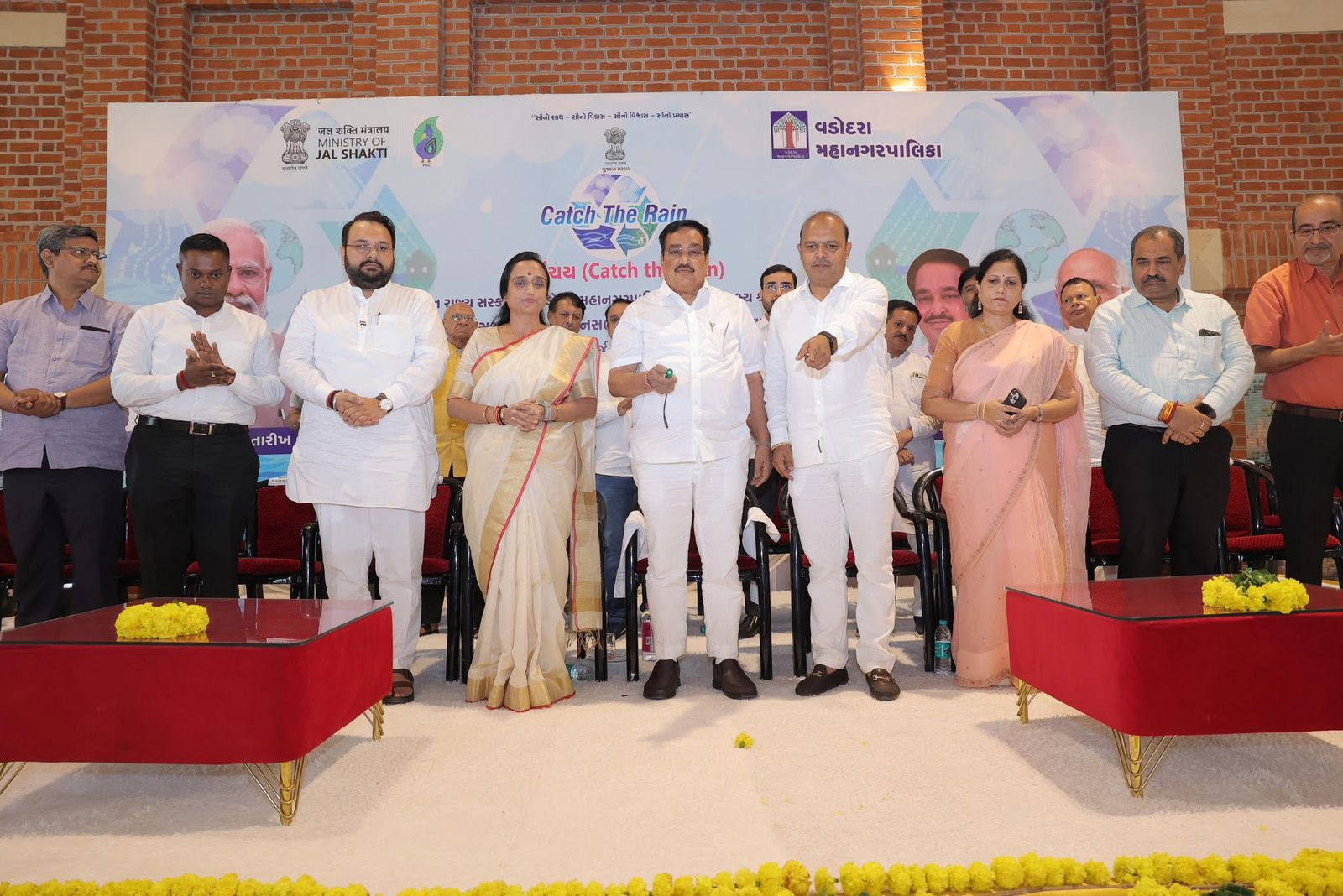 સયાજીગંજ વિધાનસભામાં રૂ.૪ કરોડ ૮૦ હજારના ખર્ચે ૨૧૮ રિચાર્જ બોરવેલનું ખાતમુહૂર્ત