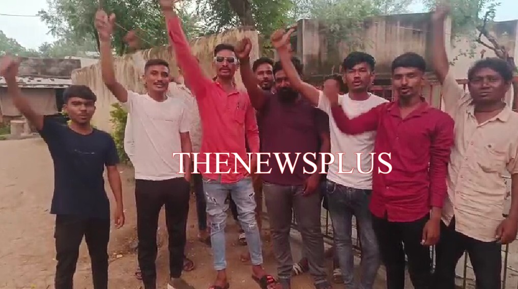 તાલુકા પંચાયતના સદસ્ય એ બરોડા ડેરીના ડિરેક્ટર સામે રાજપુર મંડળીમાં તેમના નામે દૂધ ભરાય છે તેવા આક્ષેપો સાથે પોલીસ મથકે ફરિયાદ અપાઇ