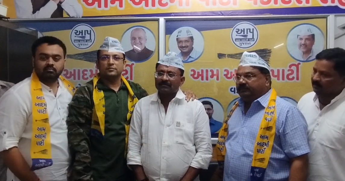 BJP ના OBC મોરચાના પ્રમુખ AAP માં જોડાયા.