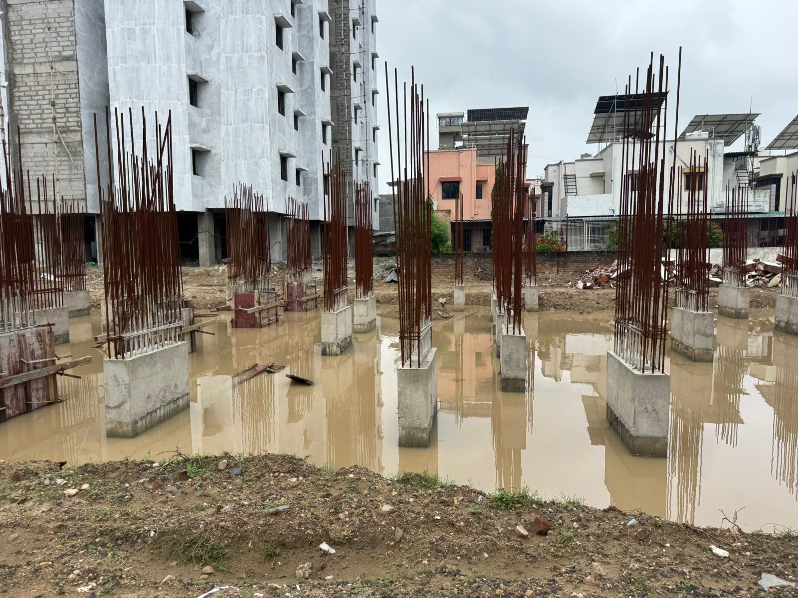 વિક્રમ ગુપ્તા દ્વારા પીપીપી મોડલથી બનાવાતા ગરીબોના મકાનો 9 વર્ષ પછી પણ અધુરા