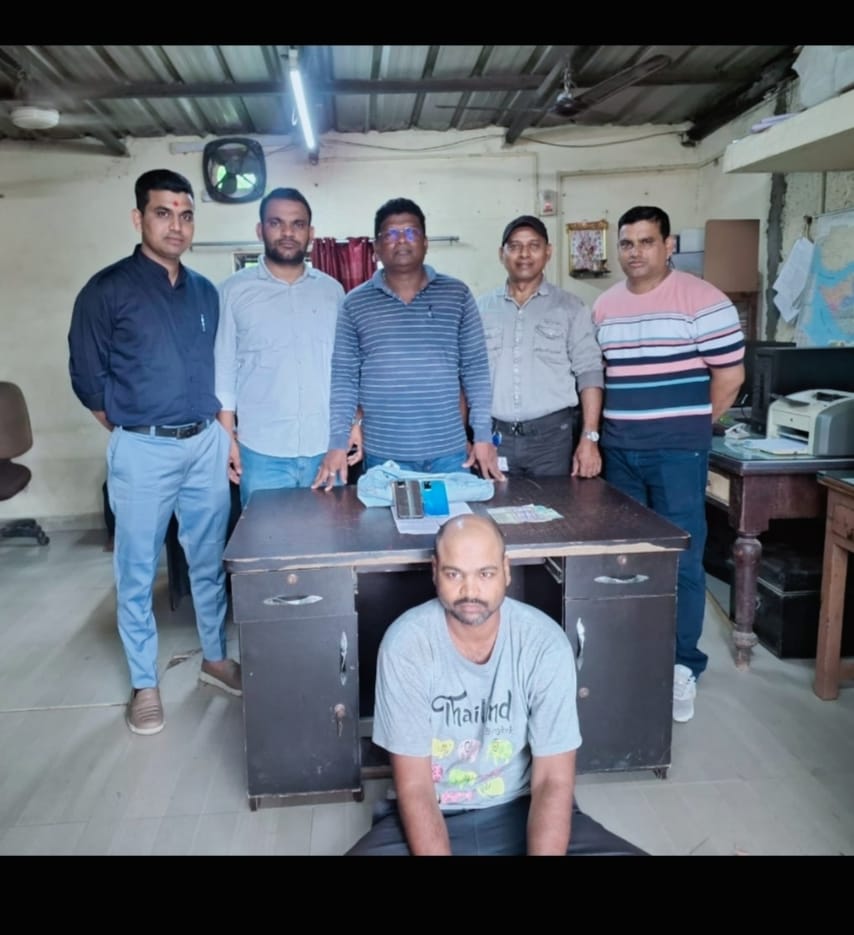 ટ્રેનમાં મુસાફરોના મોબાઇલ ફોનની ચોરી કરતો શખ્સ ઝડપાયો 