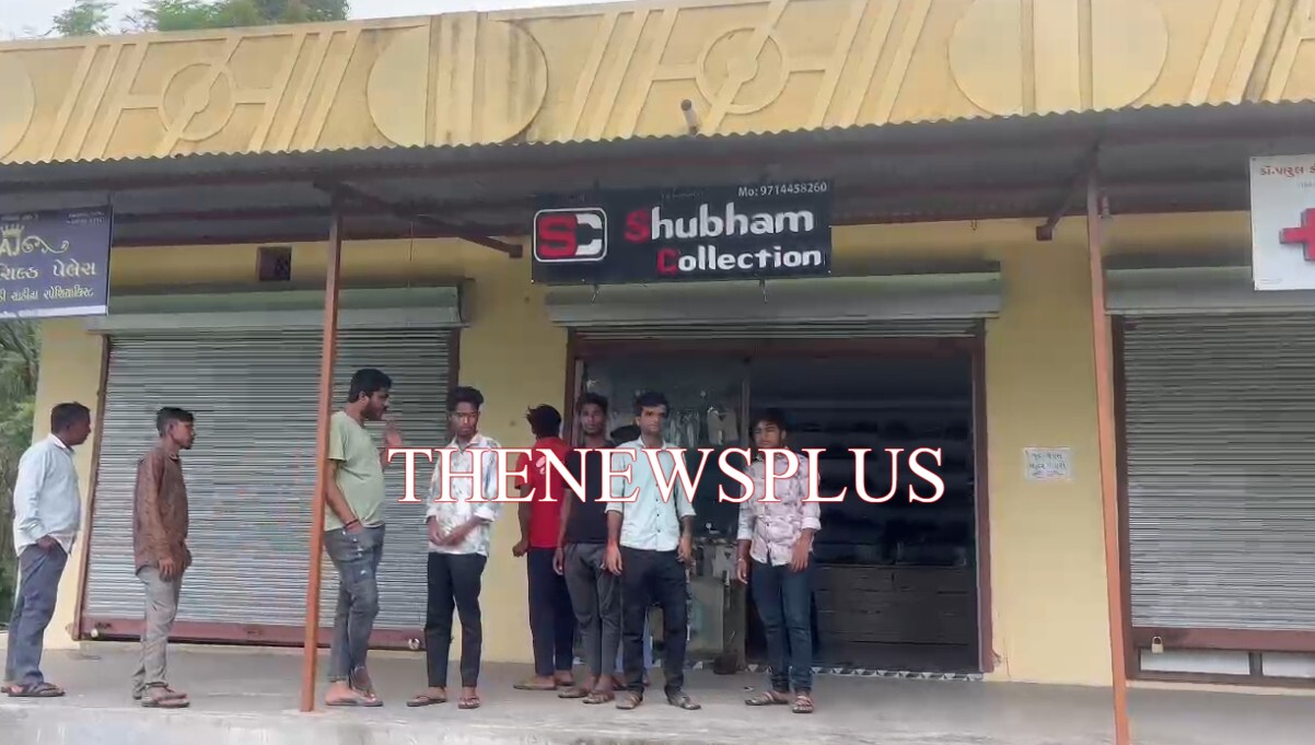 સાવલી તાલુકાના પોઇચા કનોડા ગામ પાસે આવેલ શોપિંગ સેન્ટરનાં તાડા તૂટ્યા