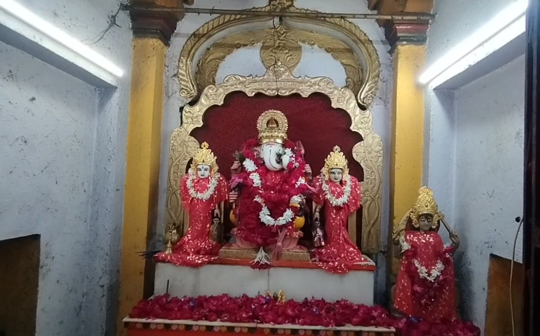 ભાઉકાળેની ગલીમાં પૌરાણિક રિધ્ધિ સિધ્ધિ વિનાયક મંદિર ખાતે ભક્તોની ભીડ