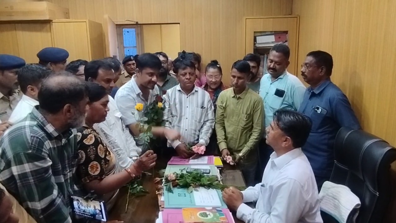 ટીમ વડોદરાનો મોરચો પહોંચ્યો કોર્પોરેશન કચેરીએ