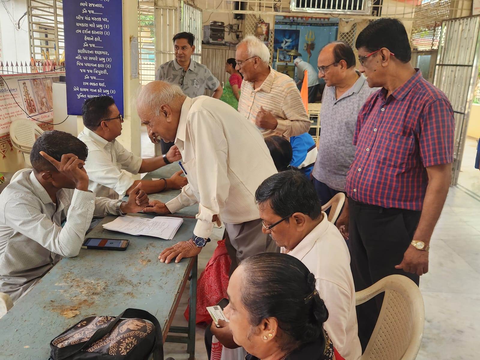 વાઘોડિયા રોડ સ્થિત પ્રાંગણમાં વયવંદના આયુષ્યમાન કાર્ડ કઢાવી આપવાનો કેમ્પ યોજાયો 