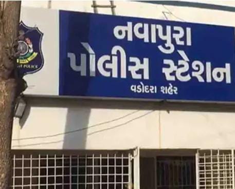 એપાર્ટમેન્ટમાં લિફ્ટનો દરવાજો બંધ કરવા મામલે પાડોશીઓ બખાડ્યા