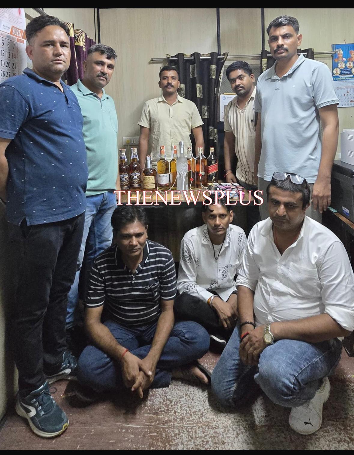 દુબઈથી 1.81 કરોડનું 1.800 કિગ્રા લીકવીડ સોનુ લાવનાર ત્રણ ઝડપાયા