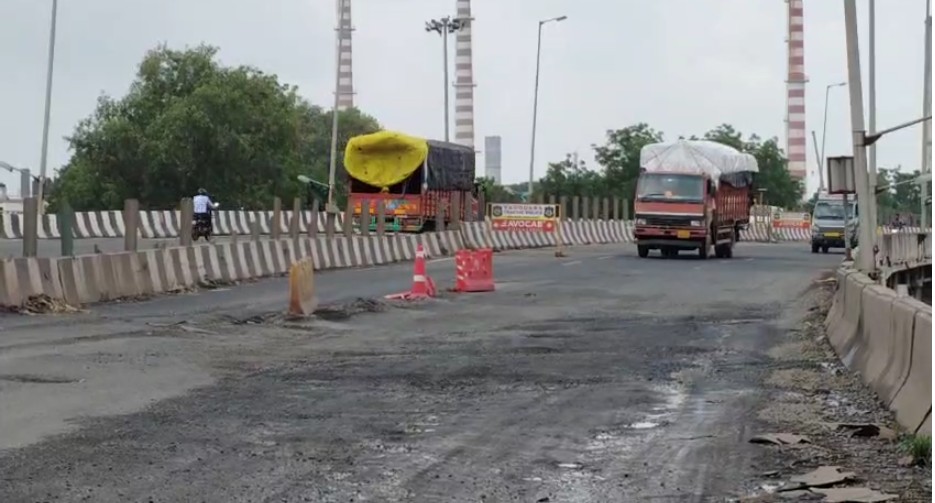 સોખડા દુમાડ બ્રિજ પર પાણીની લાઇનમાં લીકેજ  