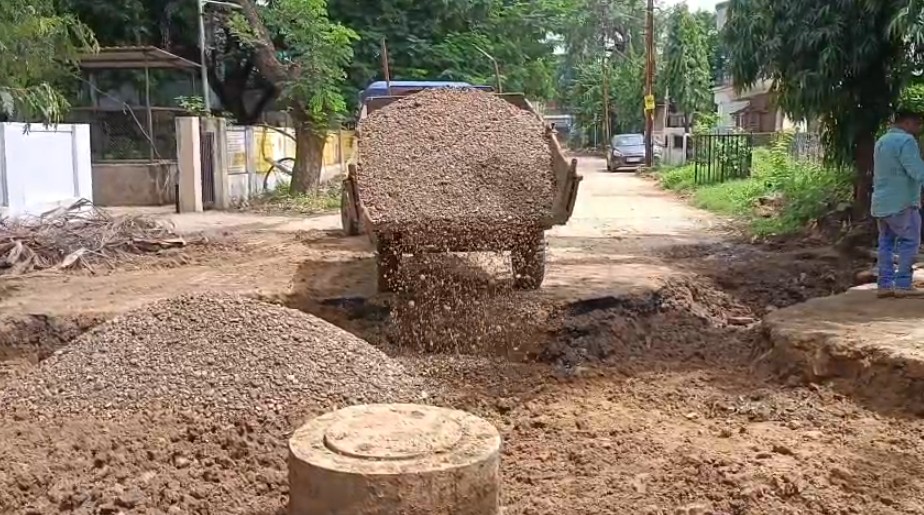 માંજલપુર વિસ્તારમાં વરસાદી કાસની કામગીરી યોગ્ય રીતે ન કરતા જનસેવાના પ્રમુખે તંત્ર પર આકરા પ્રહારો કર્યા 