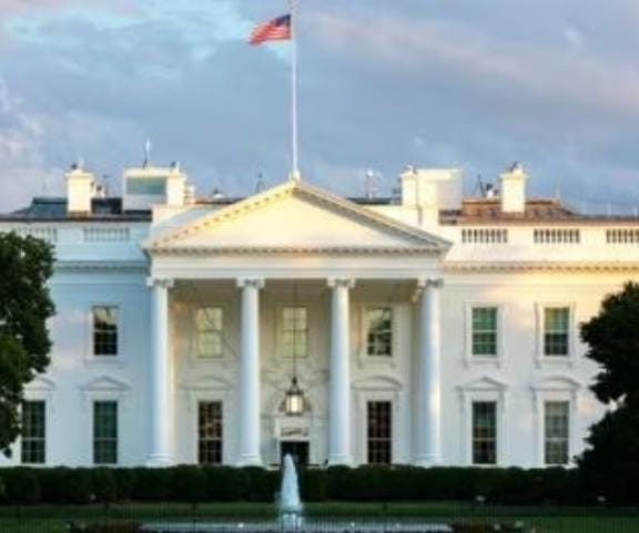 સુરક્ષામાં ખામીને કારણે અમેરિકાના રાષ્ટ્રપતિ ભવન વ્હાઇટ હાઉસને લોકડાઉન કરવું પડ્યું