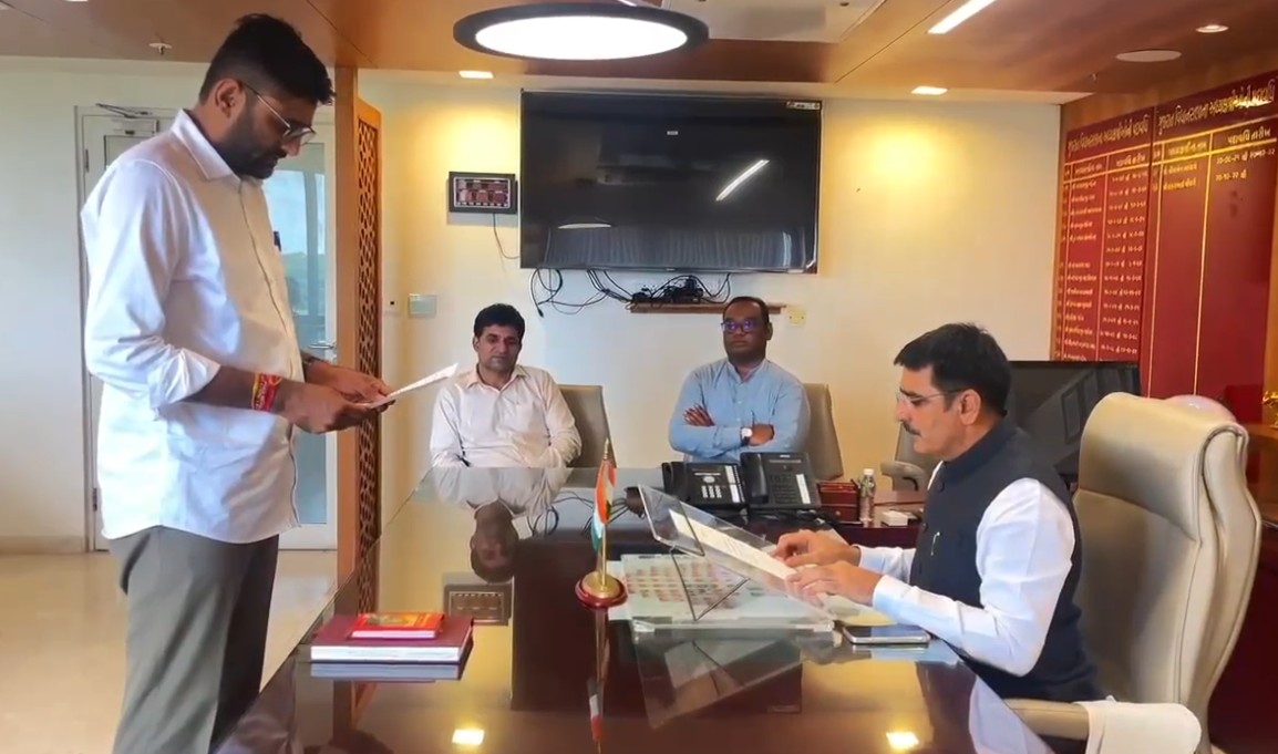 વિસાવદરથી પેટાચૂંટણી જીતેલા આપના ગોપાલ ઇટાલિયાએ ધારાસભ્ય પદના લીધા શપથ