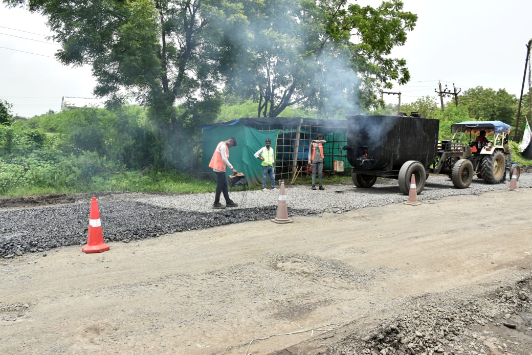 જરોદ-સમલાયા-સાવલી તરફ જતા ક્ષતિગ્રસ્ત રસ્તાઓના રિપેરીંગની કામગીરી