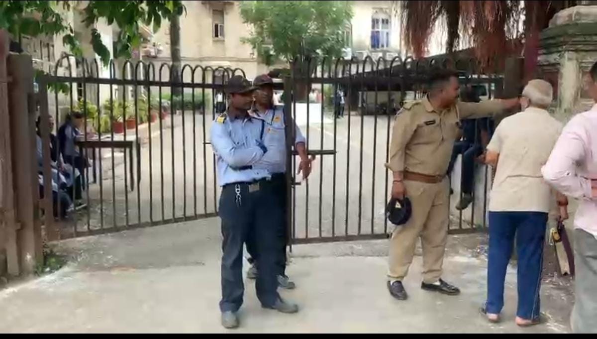 મેયર, ચેરમેન અને અધિકારી ફફડ્યા..કોર્પોરેશનમાં પ્રવેશતા લોકોને હવે નોંધ કરાવવી પડશે