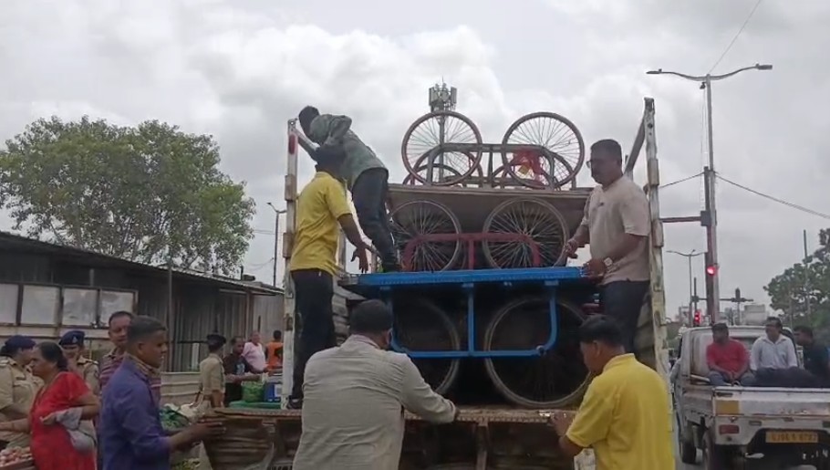 ગધેડા માર્કેટ ચાર રસ્તે ટ્રાફિક ડ્રાઇવ સહિત હંગામી દબાણો ખસેડી ત્રણ ટ્રક માલ સામાન કબજે