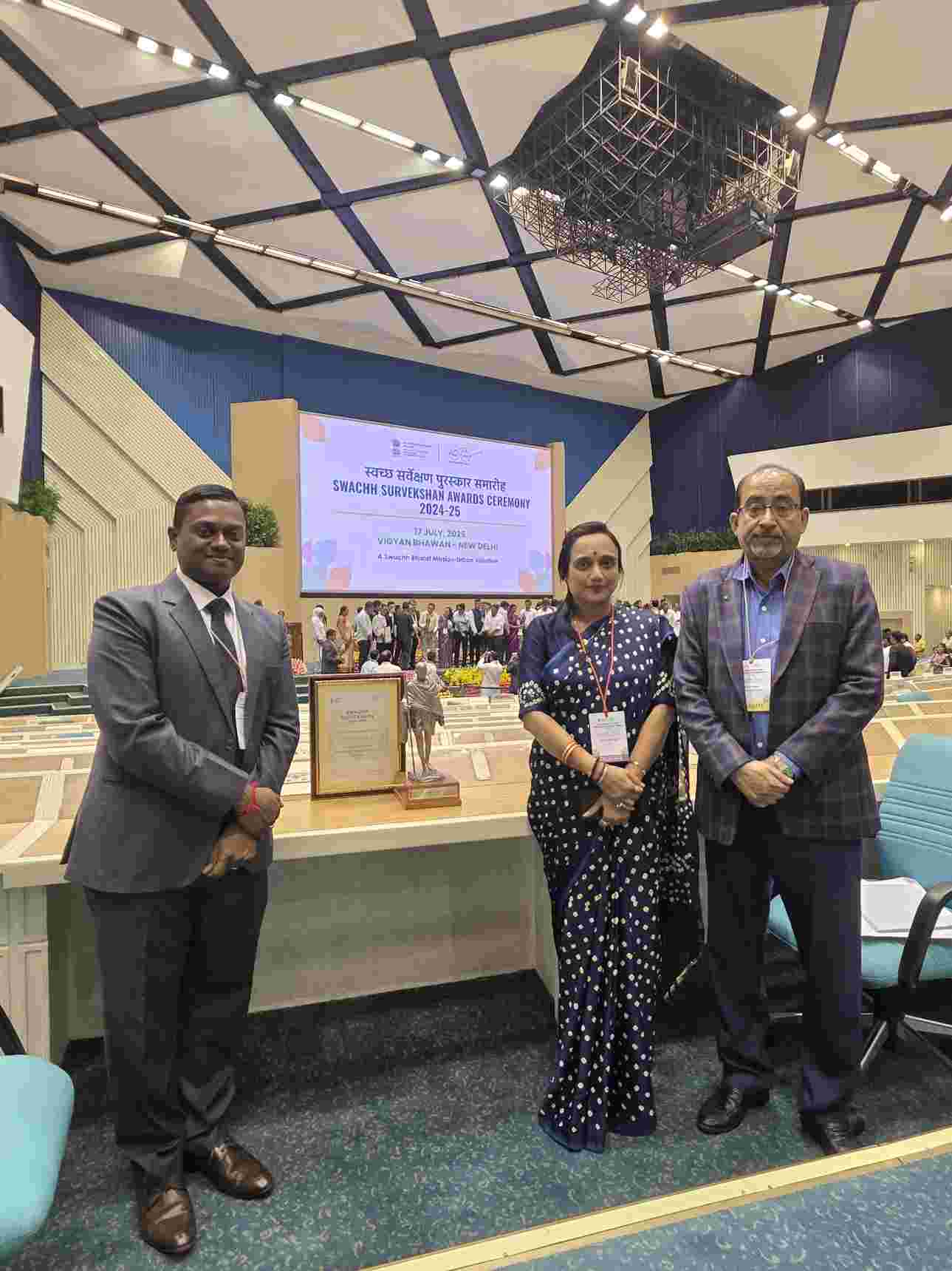 આજે સ્વચ્છતા સર્વેક્ષણ અને સ્વચ્છ ભારત મિશન અંતર્ગત વડોદરાને પ્રોમિસિંગ ક્લીન સીટીનો એવોર્ડ મળ્યો