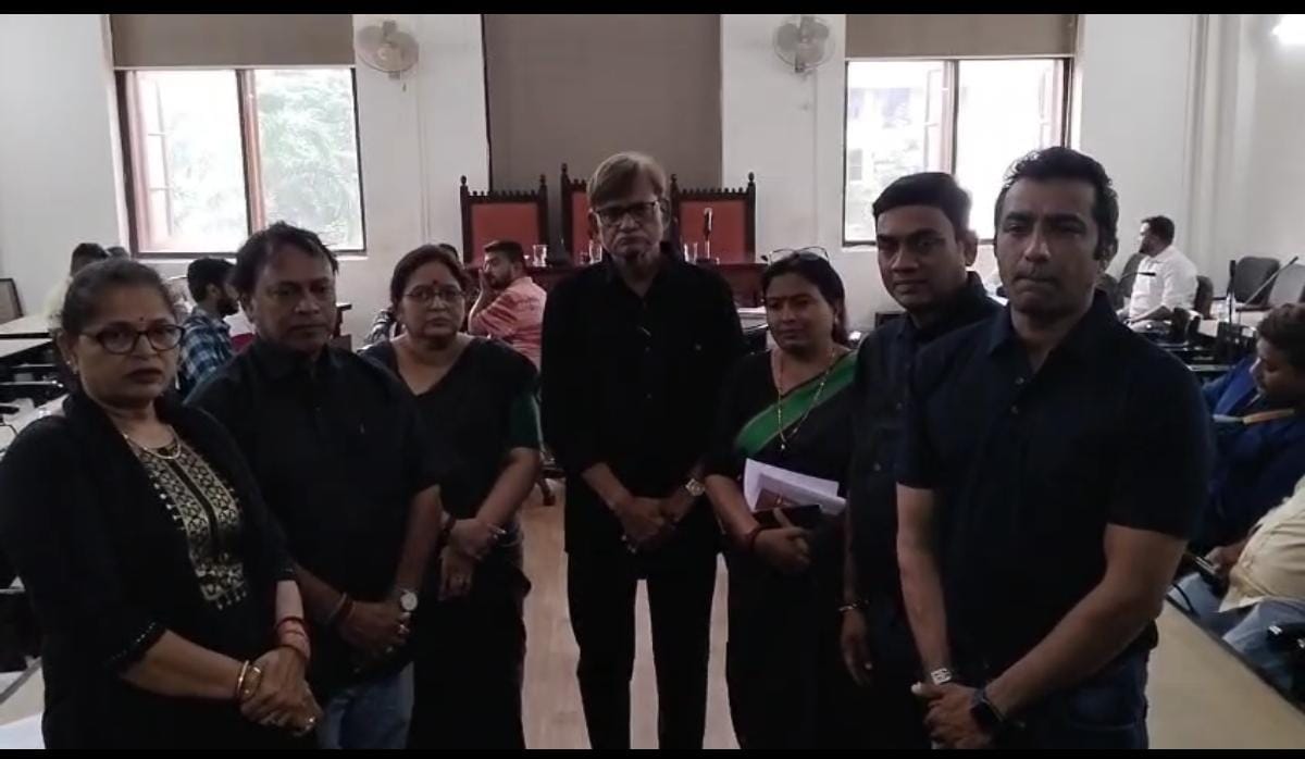 વિપક્ષી સભ્યોના હોબાળા અને નાગરીકોના મોરચાને જોતાં સામાન્ય સભા મુલતવી