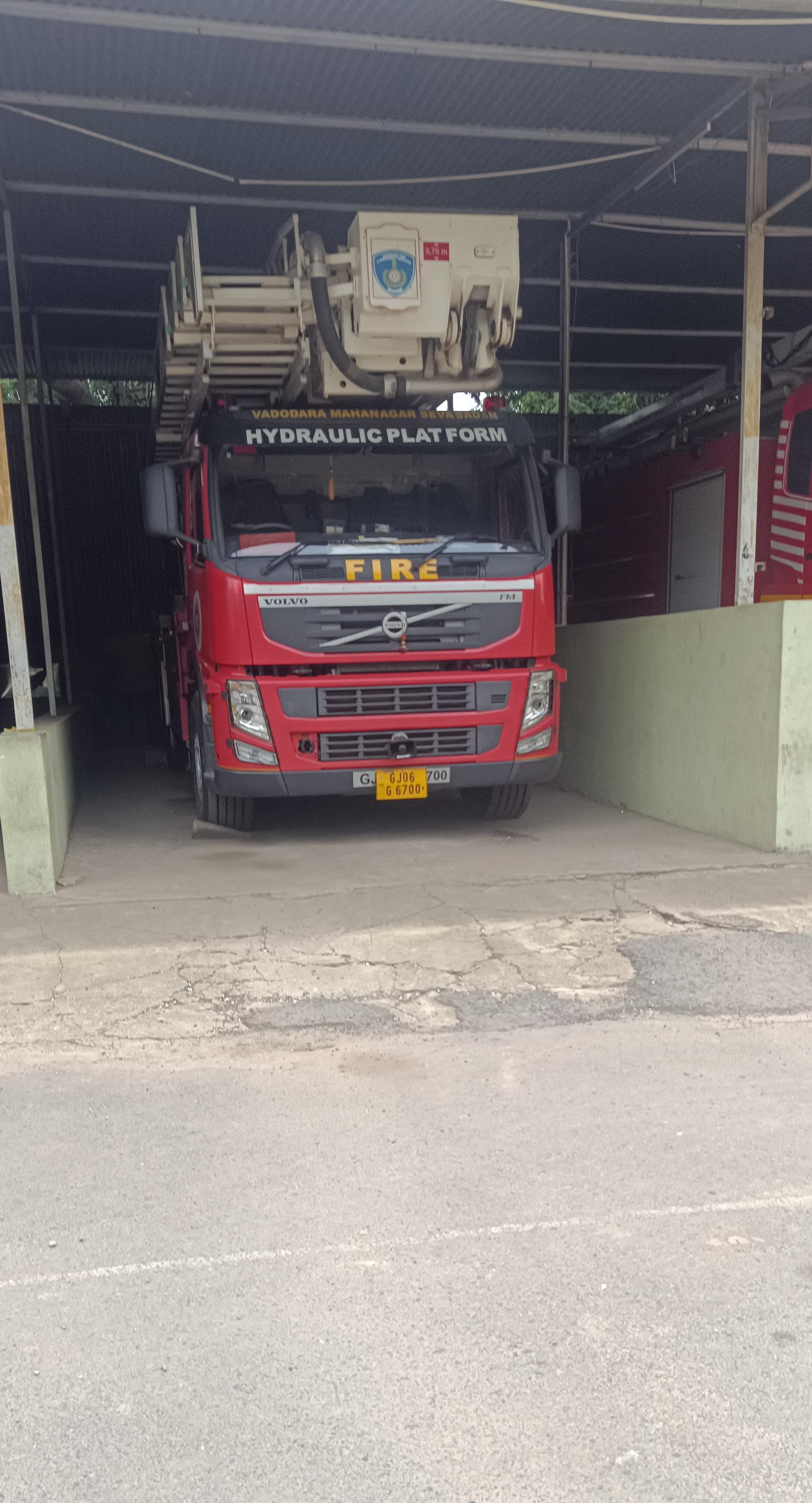 ચીફ ફાયર ઓફિસર મનોજ પાટીલના રાજમાં ફાયર બ્રિગેડની ઘોર ખોદાઇ, 40 વાહનોનાં વીમા જ ભરાયા નથી. ડેપ્યુટી કમિશનર અને કમિશનરે પણ કોઈ સુપરવિઝન કર્યું નહીં