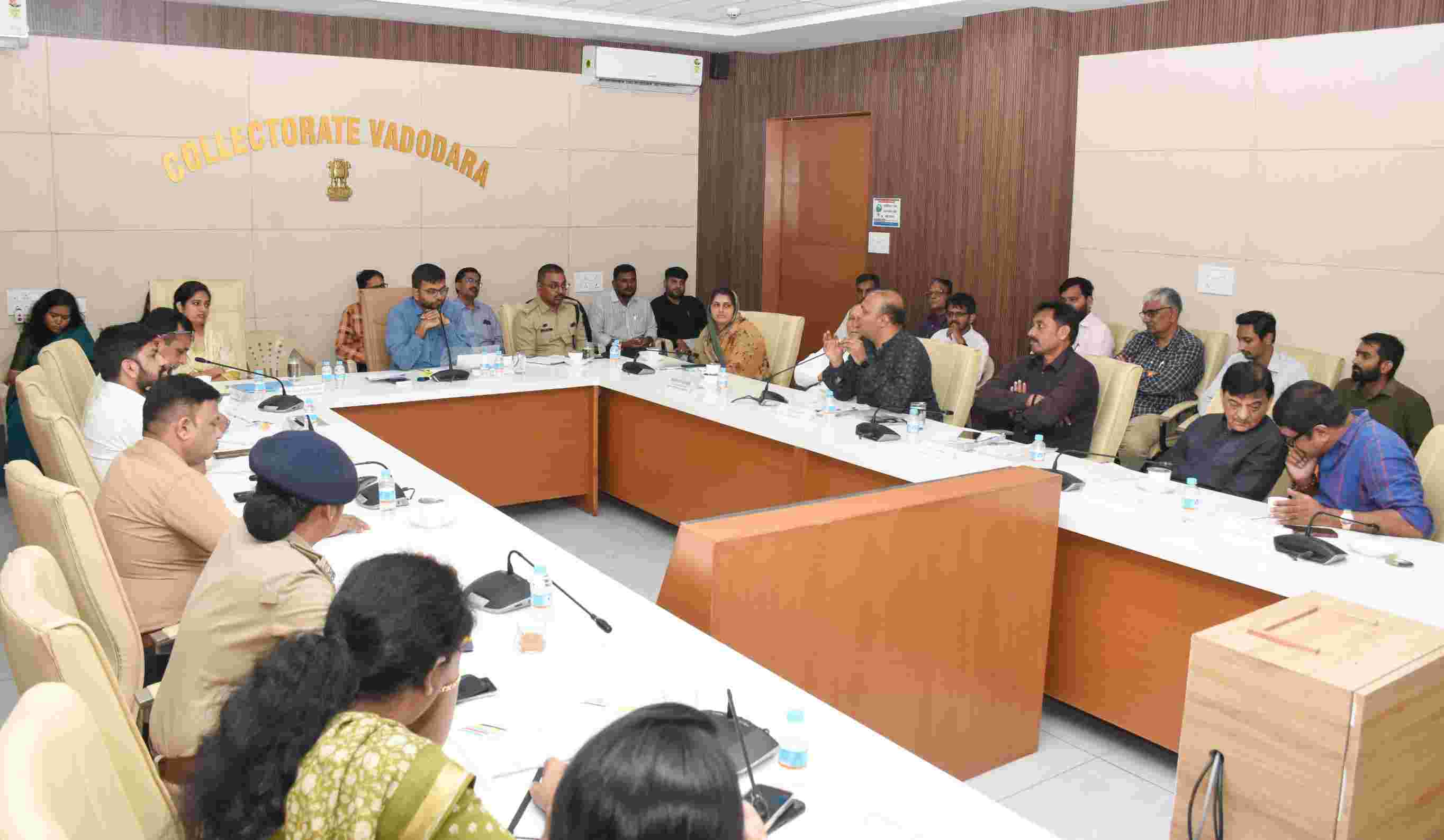 કલેક્ટર ડો. અનિલ ધામેલિયાની અધ્યક્ષતામાં કલેક્ટર કચેરીમાં ફરિયાદ અને સંકલન સમિતિની બેઠક યોજાઇ 