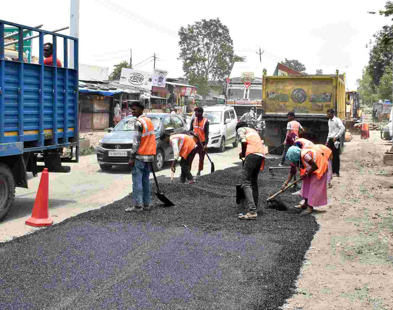 વડોદરા જિલ્લામાં ક્ષતિગ્રસ્ત માર્ગોનું સમારકામ યુદ્ધના ધોરણે: કરજણ-ઉમજ રોડ સંપૂર્ણ દુરસ્ત