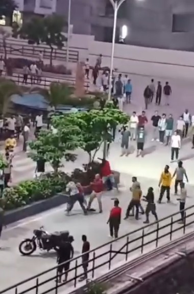 પારુલ યુનિવર્સિટીમાં હોસ્ટેલમાં રહેતા વિદ્યાર્થીઓ વચ્ચે છુટા હાથની મારામારીનો વિડીયો વાયરલ