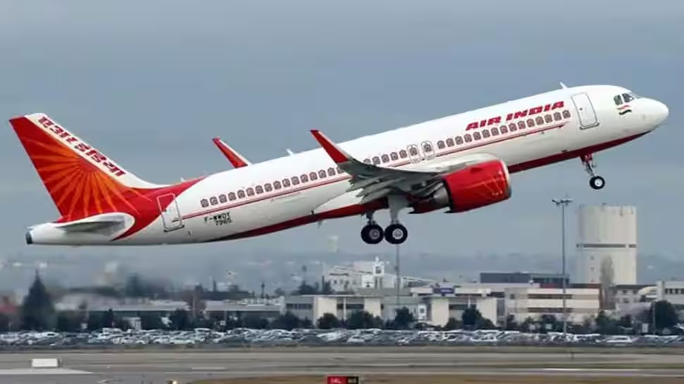 દિલ્હીથી કોલકાત્તા જઈ રહેલા વિમાનમાં ટેકનિકલ ગરબડ જણાતાં પાયલટે તુરંત વિમાનની બ્રેક મારી 