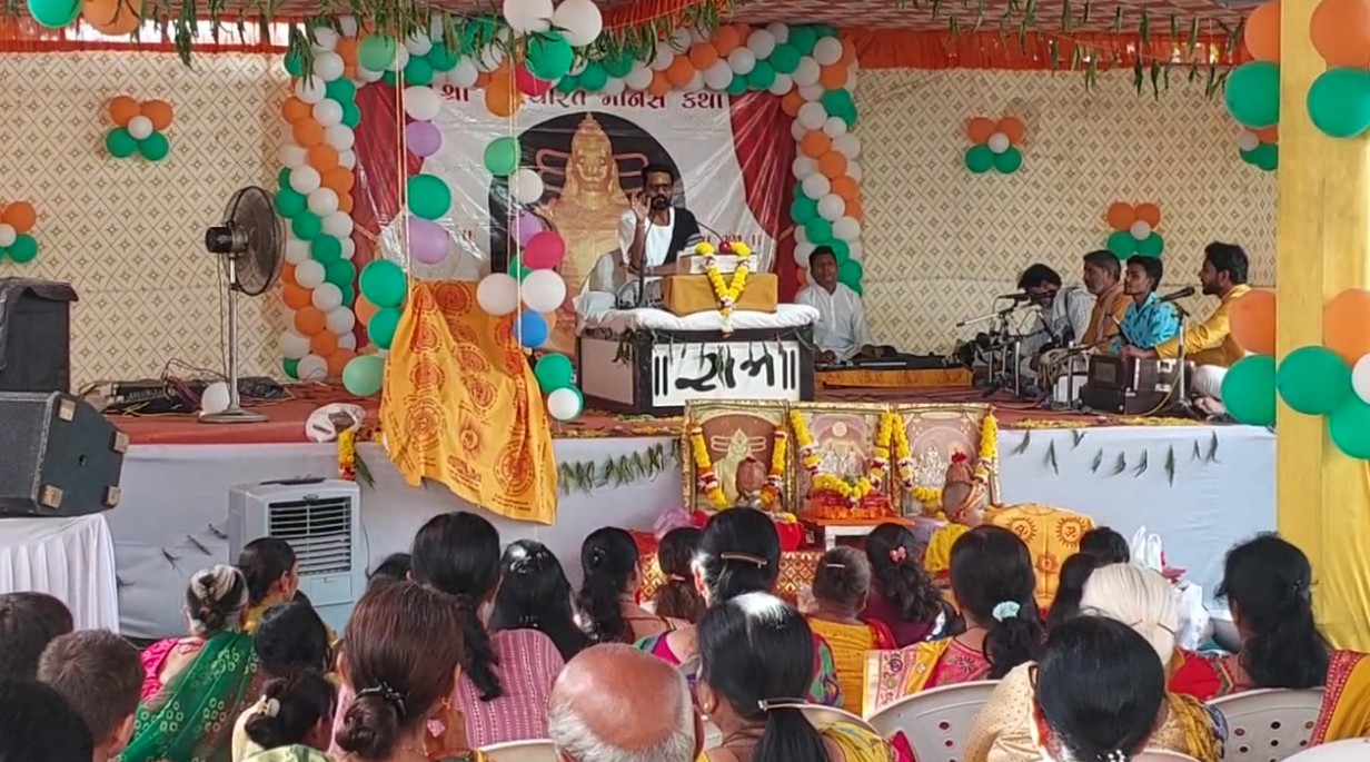 હરણી વારસિયા રીંગ રોડ આવેલ શુભલક્ષ્મી સોસાયટીમા રામકથામાં રામ જન્મોત્સવની ઉજવણી કરવામા આવી