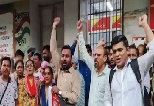 પોસ્ટલ ફેડરેશન અને ગ્રામીણ ડાક સેવાના કર્મચારીઓ 41 માંગણીઓ અંગે ધરણા 