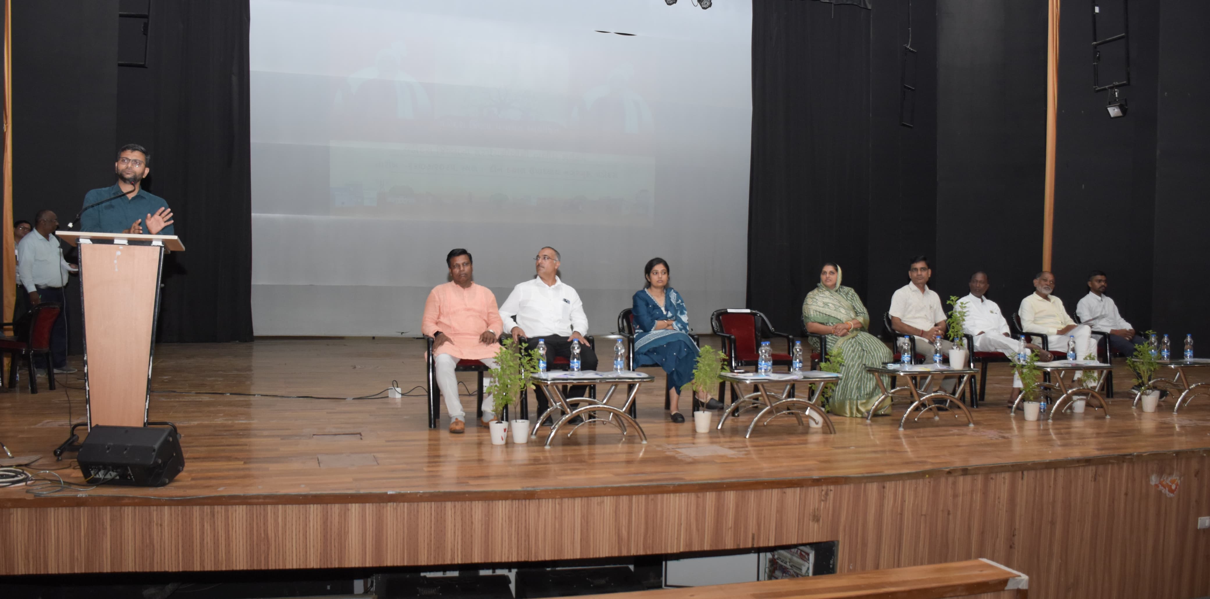 વડોદરા જિલ્લા પંચાયત દ્વારા સરપંચઓ માટે તાલીમ શિબિર યોજાઈ