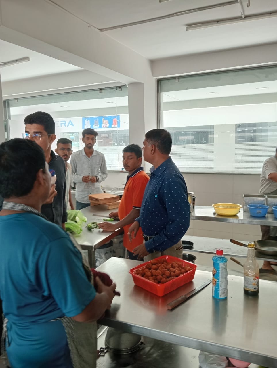 ફૂડ સેફ્ટી વિભાગ દ્વારા 26 એકમો પર ચેકીંગ, નવરચના યુનિવર્સિટી સહિત 4ને નોટિસ