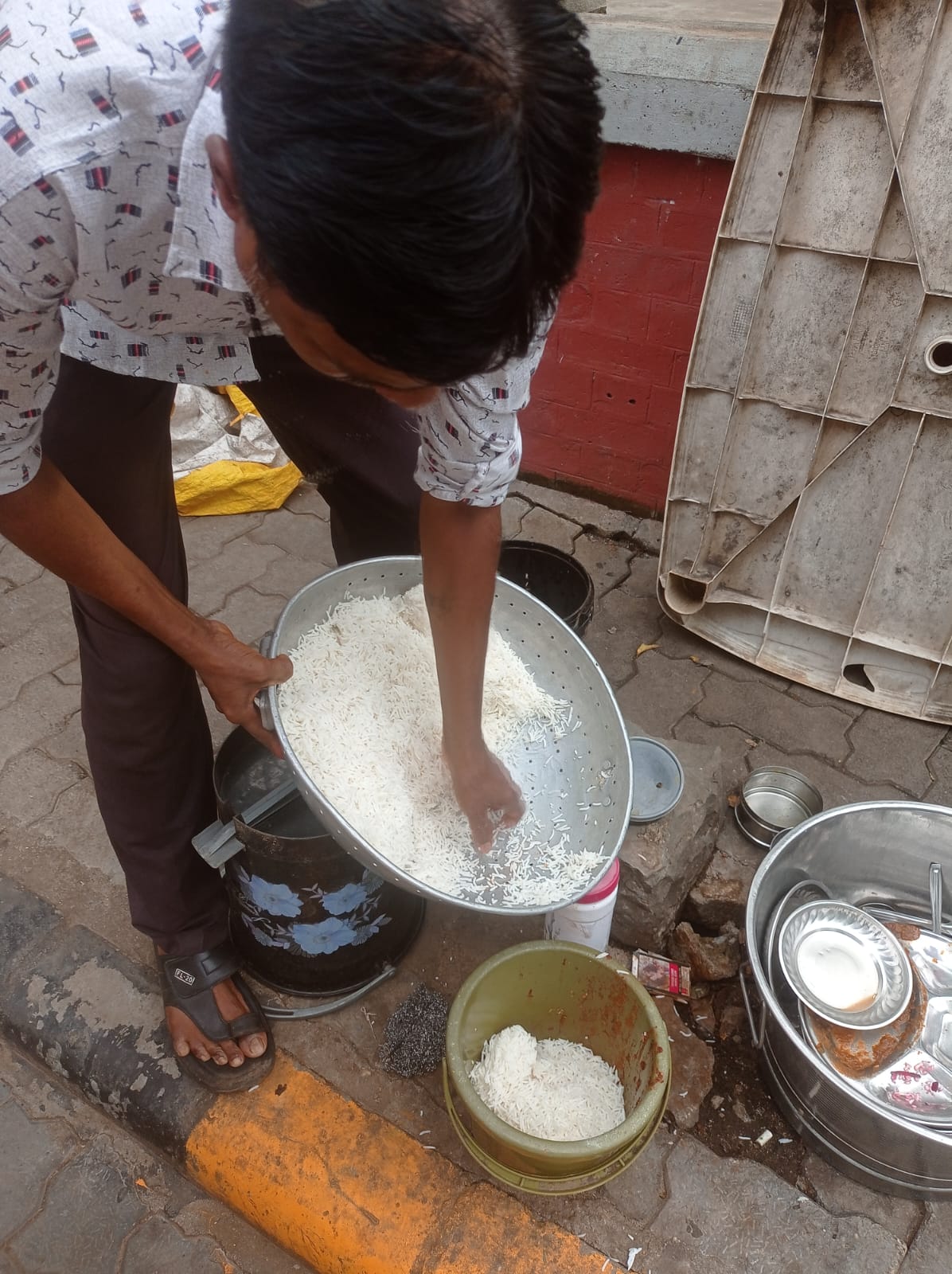 ખાણી પીણીના સ્થળો અને હોસ્ટેલમાં ફૂડ વિભાગનું ચેકીંગ 