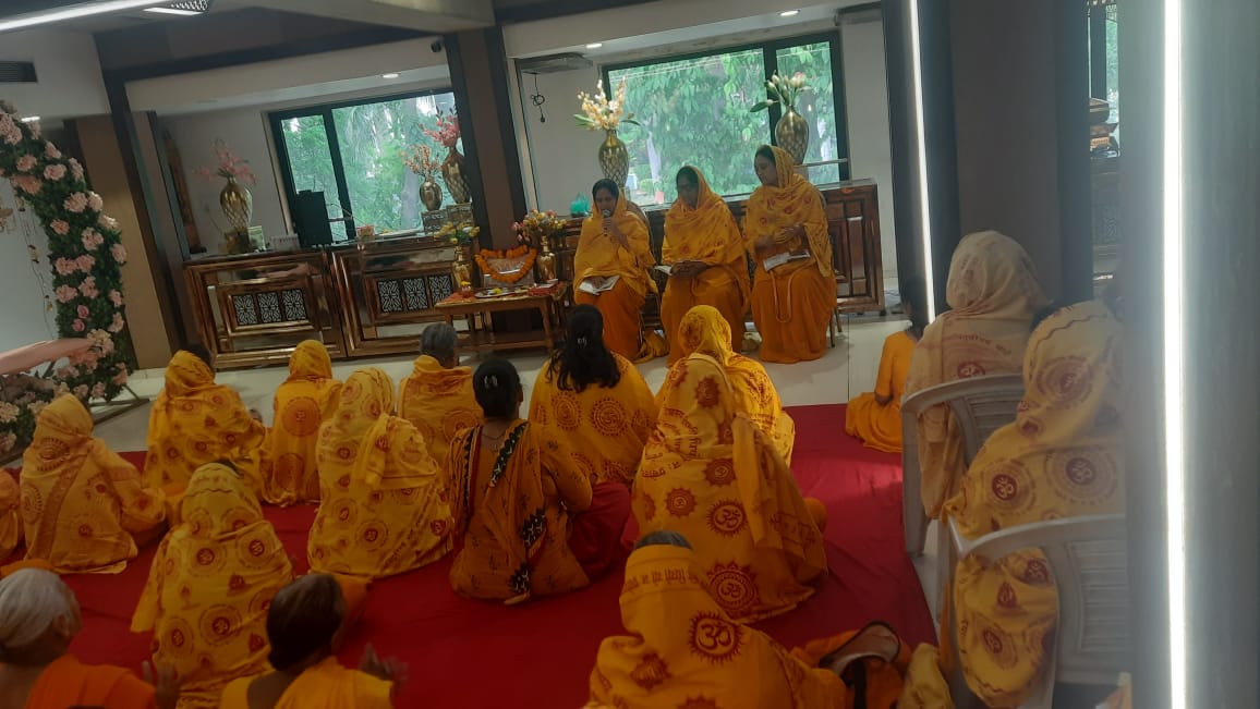વડોદરા ગાયત્રી પરિવાર દ્વારા ૨૪ શાખાઓમા ગુરુદેવના સ્વરમા ગાયત્રી મહામંત્રની વિશેષ સાધના સંપન્ન થઈ