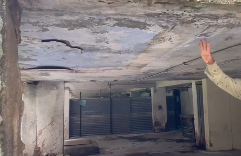 વડોદરા મહાનગરપાલિકાની જર્જરિત વડી કચેરીમાં કોણ નોટિસ આપશે ?