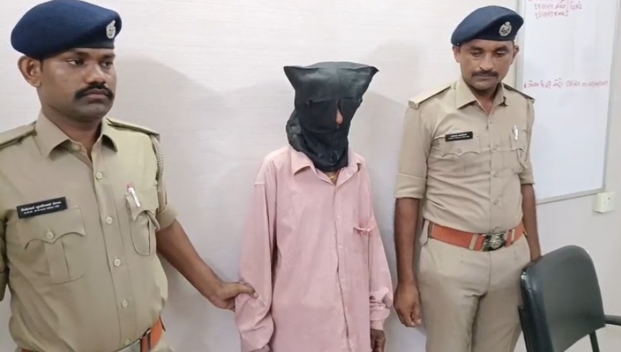 પૈસા લેવાના બાબતે બોલા ચલી થતા કોન્ટ્રાક્ટર પર હુમલો કરી નાસી ગયેલ આરોપીને પોલીસે 16 વર્ષ બાદ રાજસ્થાન થી ઝડપી પાડ્યો 