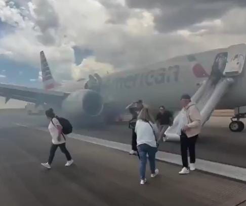 અમેરિકન એરલાઇન્સનું વિમાન AA3023માં લેન્ડિંગ ગિયરમાં ભીષણ આગ લાગી 