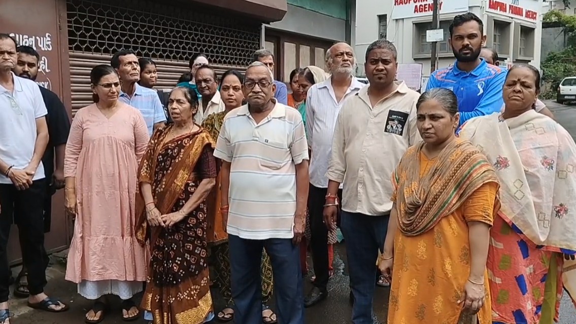 રહેણાક વિસ્તારમાં સ્થાનિક લોકોની પરમિશન વગર મોબાઈલ ટાવર લગાવતા વિરોધ 