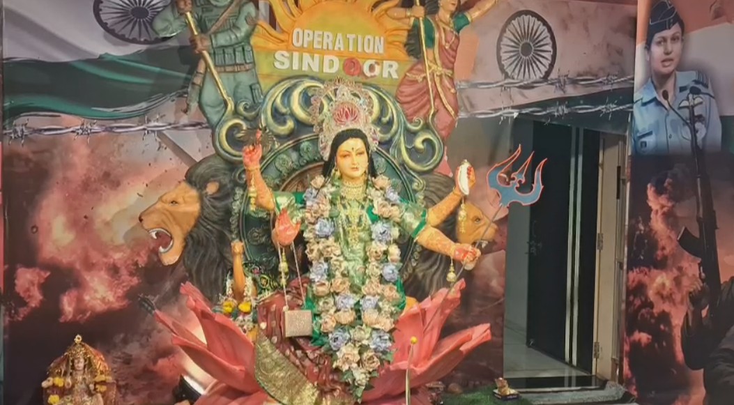 પ્રતાપ નગર ખાતે આવેલ વડોદરા દશામાં મંડળ દ્વારા આ વર્ષે પહેલગામમાં બનેલી ઘટનાઓ પર ડેકોરેશન કરવામાં આવ્યું.