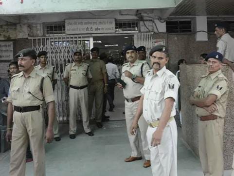 ઔસાનેશ્વર મહાદેવ મંદિરમાં એક ભયાનક દુર્ઘટના સર્જાઈ વીજકરંટ ફેલાતા 2 મોત 40 ઘાયલ 