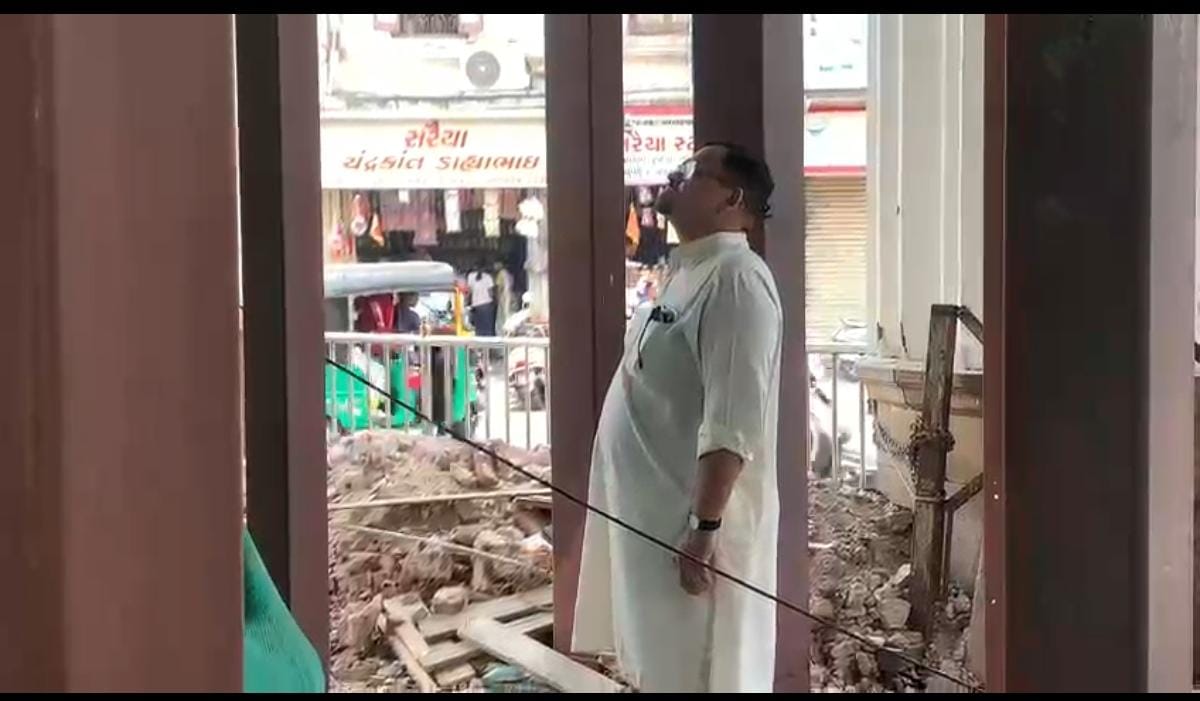 શહેરનો ઐતિહાસીક વારસો તો ખોરવાયો પણ ધાર્મિક પરંપરા પણ તૂટશે. આટલી ઉદાસીનતા કેમ..