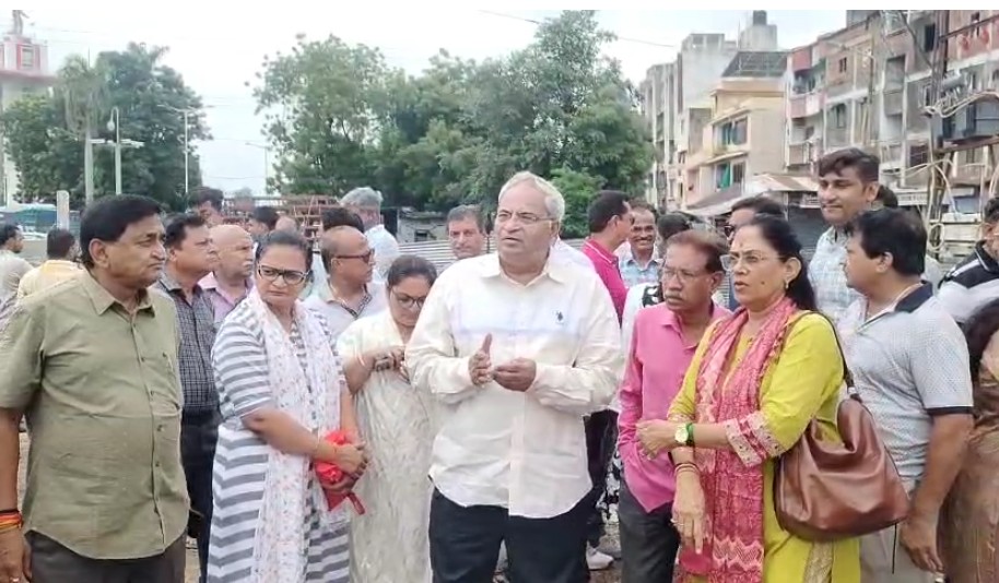 શ્રીગણપતિ મંદિર ટ્રસ્ટની જમીન 7 થી 8 વિધર્મીઓ દ્વારા પચાવી પાડી મામલતદાર સહિત સર્વેની ટીમ સાથે સર્વે નંબર 70ની જમીન પર પહોંચી